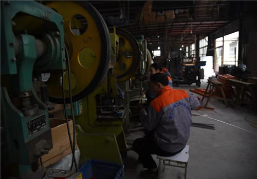 人字梯加工车间