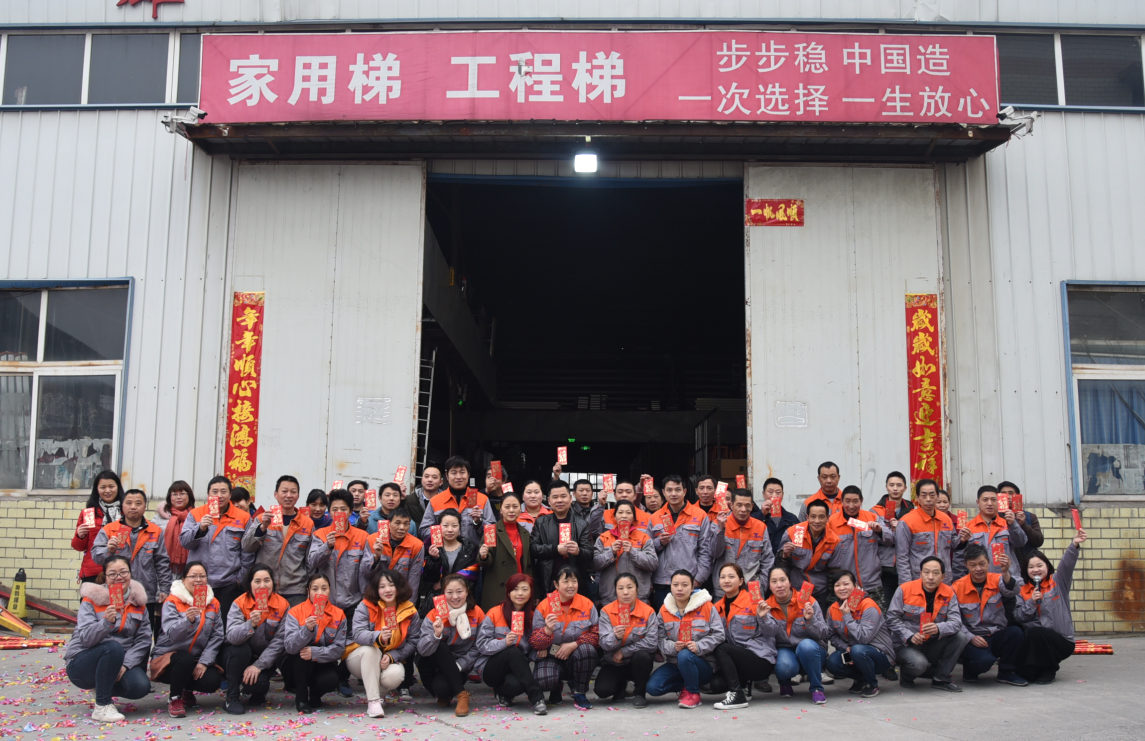 2019开业合影.png